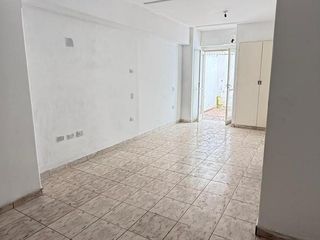 Foto 3 de Monoambiente con patio + cochera en Córdoba al 1100, Zona Centro
