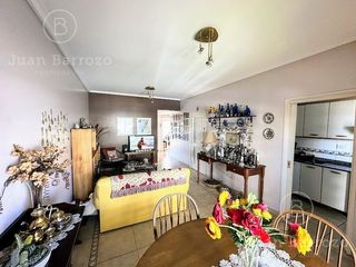 Foto 4 de Venta departamento de 3 ambientes con cochera en Banfield Este.
