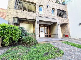 Foto 21 de Venta departamento de 3 ambientes con cochera en Banfield Este.