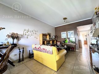 Foto 2 de Venta departamento de 3 ambientes con cochera en Banfield Este.