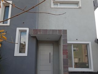 Foto 4 de Alquilo Duplex 2 Dormitorios - Quincho- Ingreso vehicular - Barrio La Castellana - Neuquén Capital