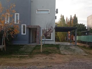Foto 3 de Alquilo Duplex 2 Dormitorios - Quincho- Ingreso vehicular - Barrio La Castellana - Neuquén Capital