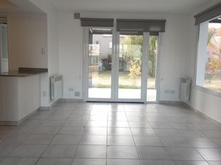Foto 5 de Alquilo Duplex 2 Dormitorios - Quincho- Ingreso vehicular - Barrio La Castellana - Neuquén Capital