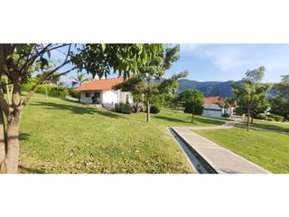 Foto 22 de Casa campestre de 2711 M2 en 650 mil en Apulo Cund, COL.
