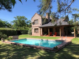 Foto 1 de Casa en  alquiler permanente en Funes Guiraldes 2630