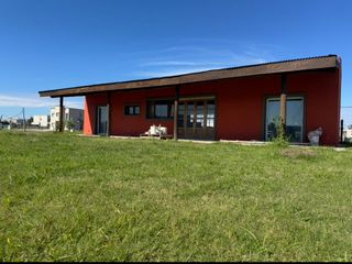 Foto 1 de Casa en Venta - a Refaccionar en El Ensueño