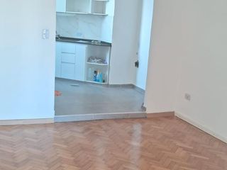 Foto 5 de Amplio dos ambientes en alquiler !!