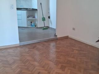 Foto 6 de Amplio dos ambientes en alquiler !!