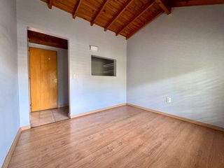 Foto 7 de CASA VENTA 5 AMBIENTES VELEZ SARSFIELD COCHERA