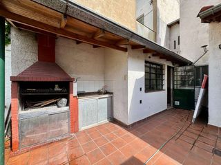 Foto 2 de CASA VENTA 5 AMBIENTES VELEZ SARSFIELD COCHERA