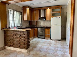 Foto 1 de CASA VENTA 5 AMBIENTES VELEZ SARSFIELD COCHERA