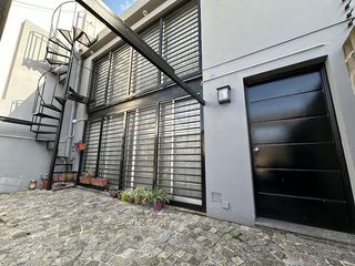 Foto 2 de Amplio loft con cochera a pasos estación y facil acceso a Autopista