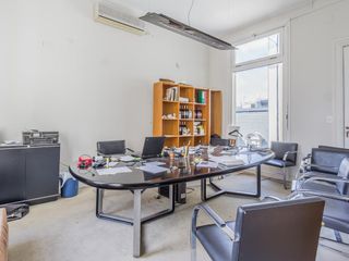 Foto 19 de OFICINA DE VENTA EN EDIFICIO HISTORICO EN  PLAZA DE MAYO