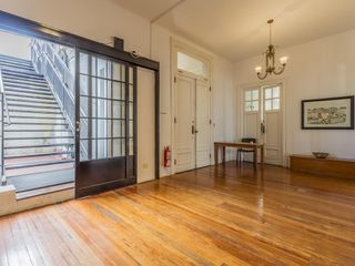Foto 8 de OFICINA DE VENTA EN EDIFICIO HISTORICO EN  PLAZA DE MAYO
