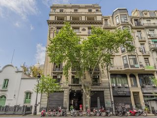 Foto 2 de OFICINA DE VENTA EN EDIFICIO HISTORICO EN  PLAZA DE MAYO