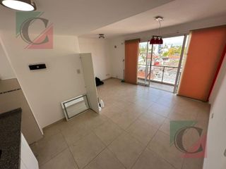 Foto 4 de Departamento 2 ambientes con balcon - REMEDIOS DE ESCALADA CENTRO