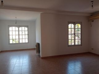 Foto 9 de DUPLEX EN EXCELENTE ESTADO CON COCHERA CUBIERTA Y JARDIN