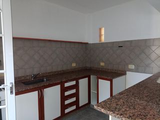 Foto 3 de DUPLEX EN EXCELENTE ESTADO CON COCHERA CUBIERTA Y JARDIN