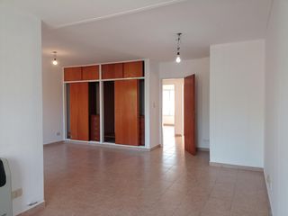 Foto 10 de DUPLEX EN EXCELENTE ESTADO CON COCHERA CUBIERTA Y JARDIN
