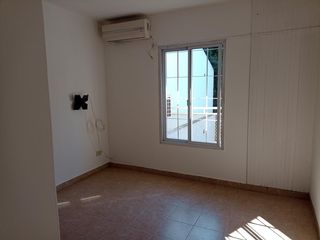 Foto 13 de DUPLEX EN EXCELENTE ESTADO CON COCHERA CUBIERTA Y JARDIN
