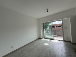 Foto 6 de Departamento en venta 3 amb, contra frente, en  Villa Urquiza. Cochera, terraza, jacuzzi. Parrilla