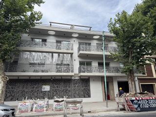 Foto 1 de Departamento en venta 3 amb, contra frente, en  Villa Urquiza. Cochera, terraza, jacuzzi. Parrilla