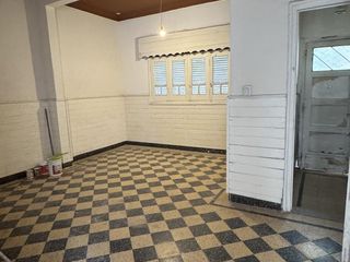 Foto 1 de Casa para destino comercial en avellaneda al 600