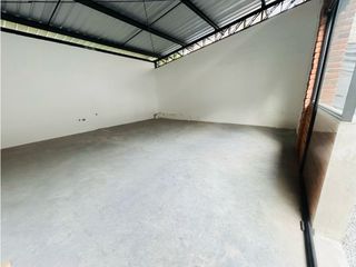 Foto 10 de La Kennedy, Local Comercial en Renta, 30m2, 2 Ambientes