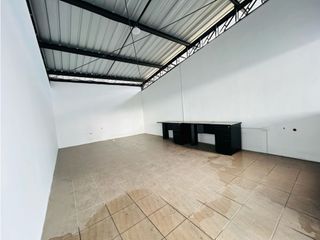 Foto 2 de La Kennedy, Local Comercial en Renta, 24m2, 1 Ambiente