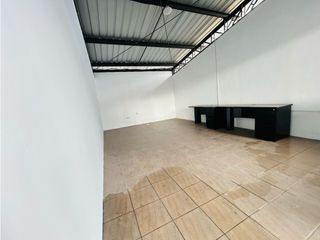 Foto 1 de La Kennedy, Local Comercial en Renta, 24m2, 1 Ambiente