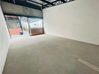 Foto 1 de La Kennedy, Local Comercial en Renta, 27.20m2, 2 Ambientes