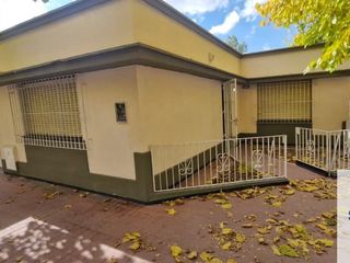 Foto 2 de Casa en alquiler de 2 dormitorios c/ cochera en Maipú