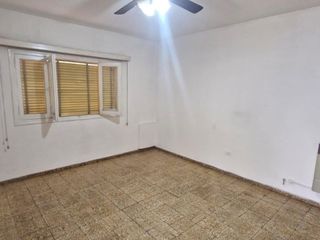Foto 3 de Casa en alquiler de 2 dormitorios c/ cochera en Maipú