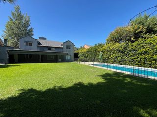 Foto 3 de Venta Casa en Bo Septiembre con pileta