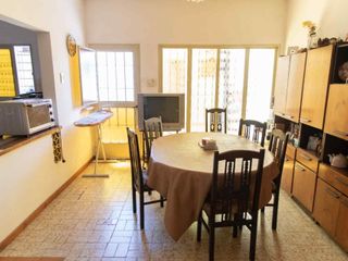 Foto 9 de CASA 3 DORMITORIOS VENTA LA PLATA PATIO COCHERA