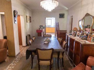 Foto 4 de CASA 3 DORMITORIOS VENTA LA PLATA PATIO COCHERA