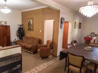 Foto 2 de CASA 3 DORMITORIOS VENTA LA PLATA PATIO COCHERA