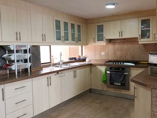 Foto 3 de CASA EN VENTA EN EXCLUSIVA URBANIZACIÓN EN AMBATO