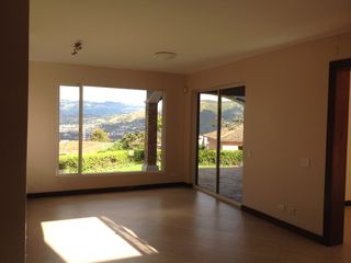 Foto 14 de Renta casa de 4 dormitorios en Tanda -  Nayón