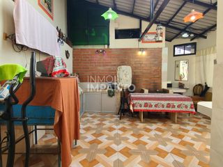 Foto 1 de Casa Rentera en Venta 5 Esquinas Sur de Quito