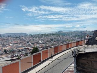 Foto 12 de Se vende casa en el Centro Histórico de Quito, sector El Panecillo.