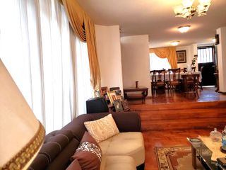 Foto 3 de EN VENTA CASA DE DOS PLANTAS EN PINLLO - AMBATO