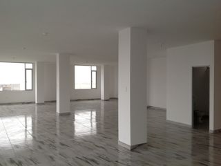 Foto 10 de Renta local comercial de 200 m2 en La Mitad del Mundo