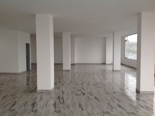 Foto 3 de Renta local comercial de 200 m2 en La Mitad del Mundo