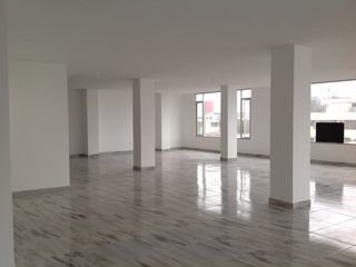 Foto 1 de Renta local comercial de 200 m2 en La Mitad del Mundo