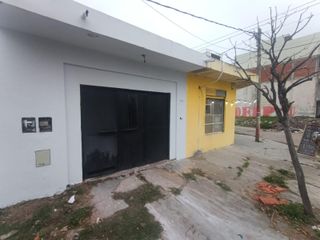 Foto 2 de Casa en venta - 2 Dormitorios 1 Baño - Local - Ringuelet
