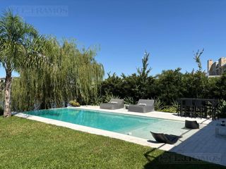 Foto 4 de Casa al lago central con 5 dormitorios en Cabos del Lago
