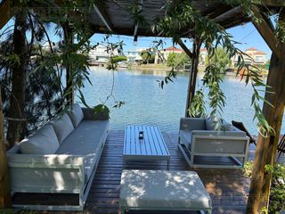 Foto 2 de Casa al lago central con 5 dormitorios en Cabos del Lago