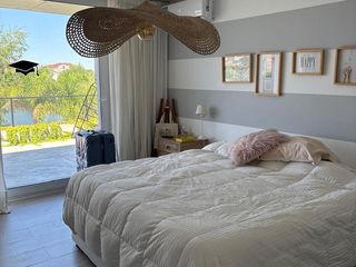 Foto 3 de Casa al lago central con 5 dormitorios en Cabos del Lago