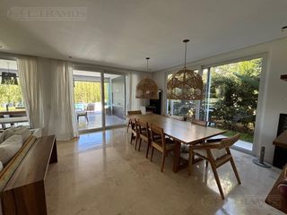 Foto 7 de Casa al lago central con 5 dormitorios en Cabos del Lago